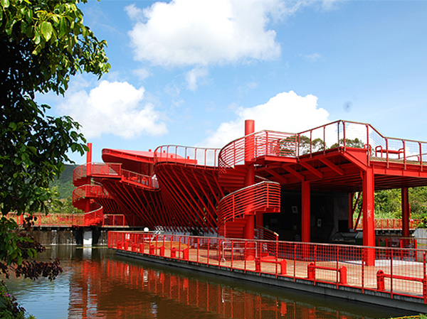 深圳東部華僑城“藝術大地”廊橋